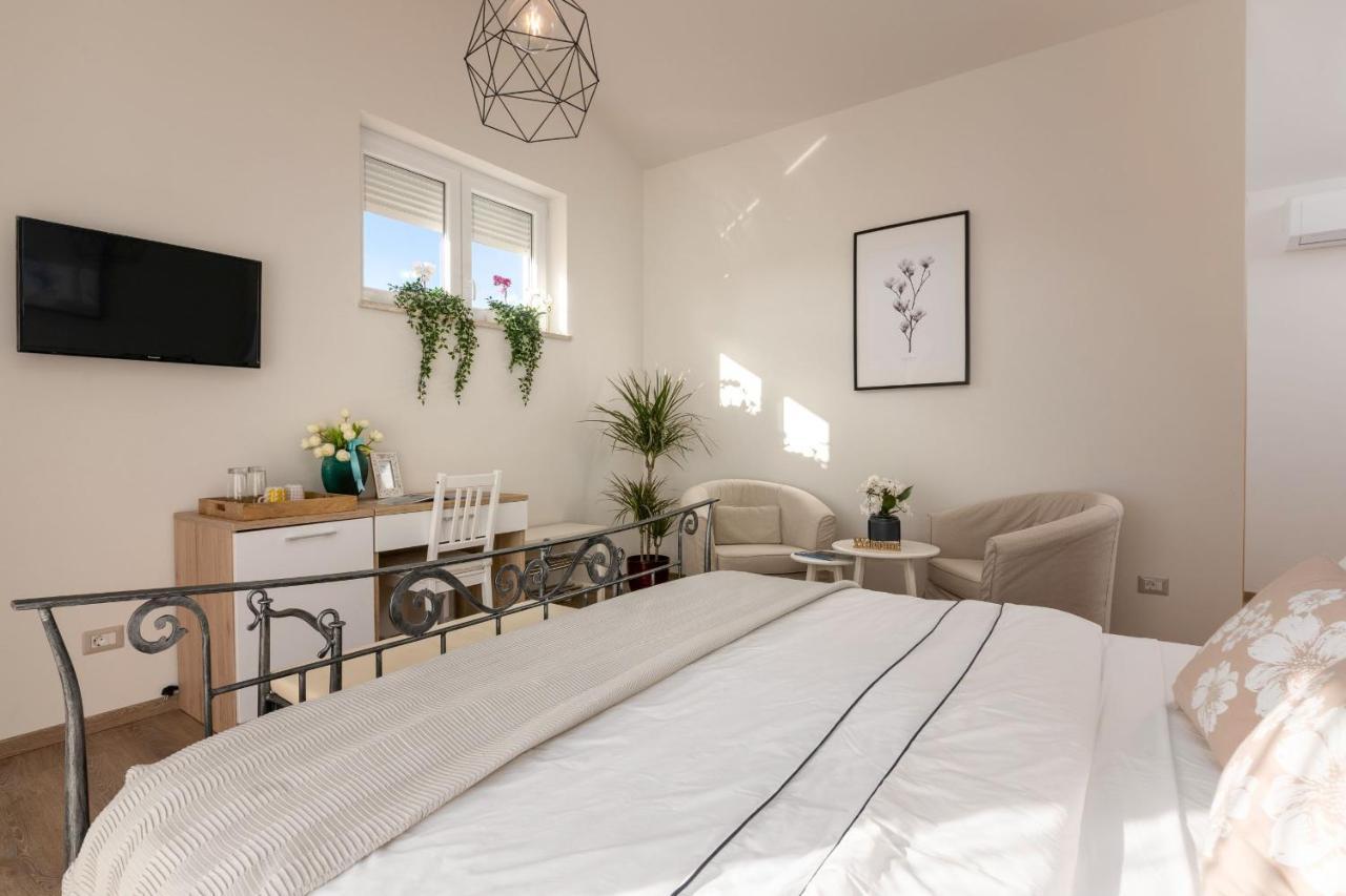 Rooms Karolina Funtana Extérieur photo