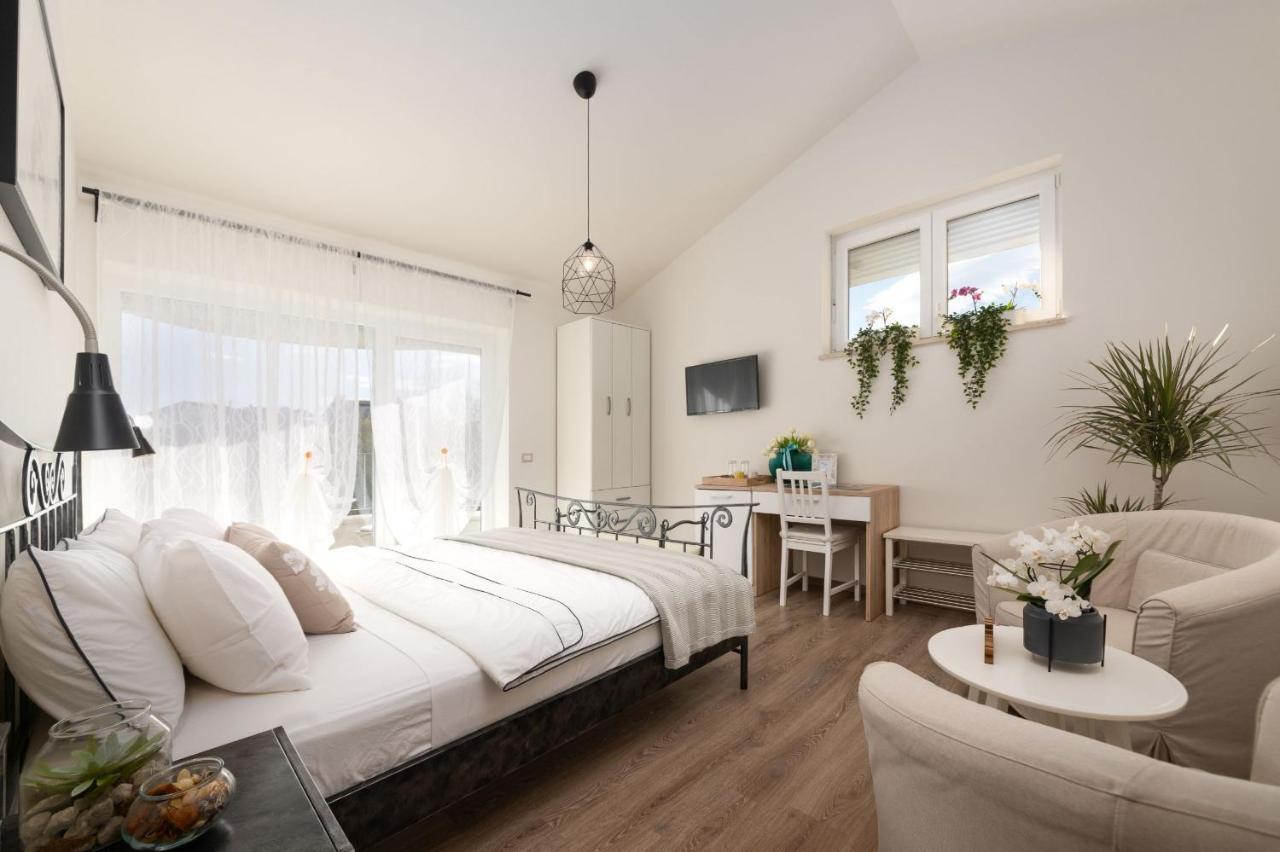 Rooms Karolina Funtana Extérieur photo