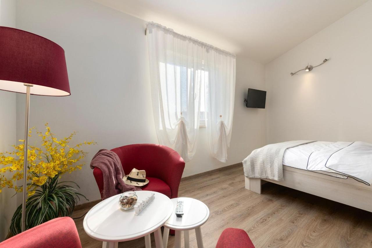 Rooms Karolina Funtana Extérieur photo