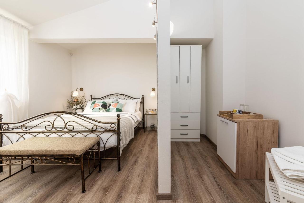 Rooms Karolina Funtana Extérieur photo